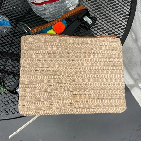 Pom pom summer wristlet/clutch - Picture 3 of 3